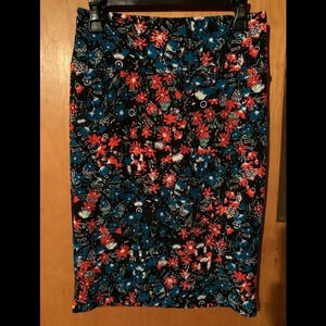 LuLaRoe Cassie body con Floral skirt small